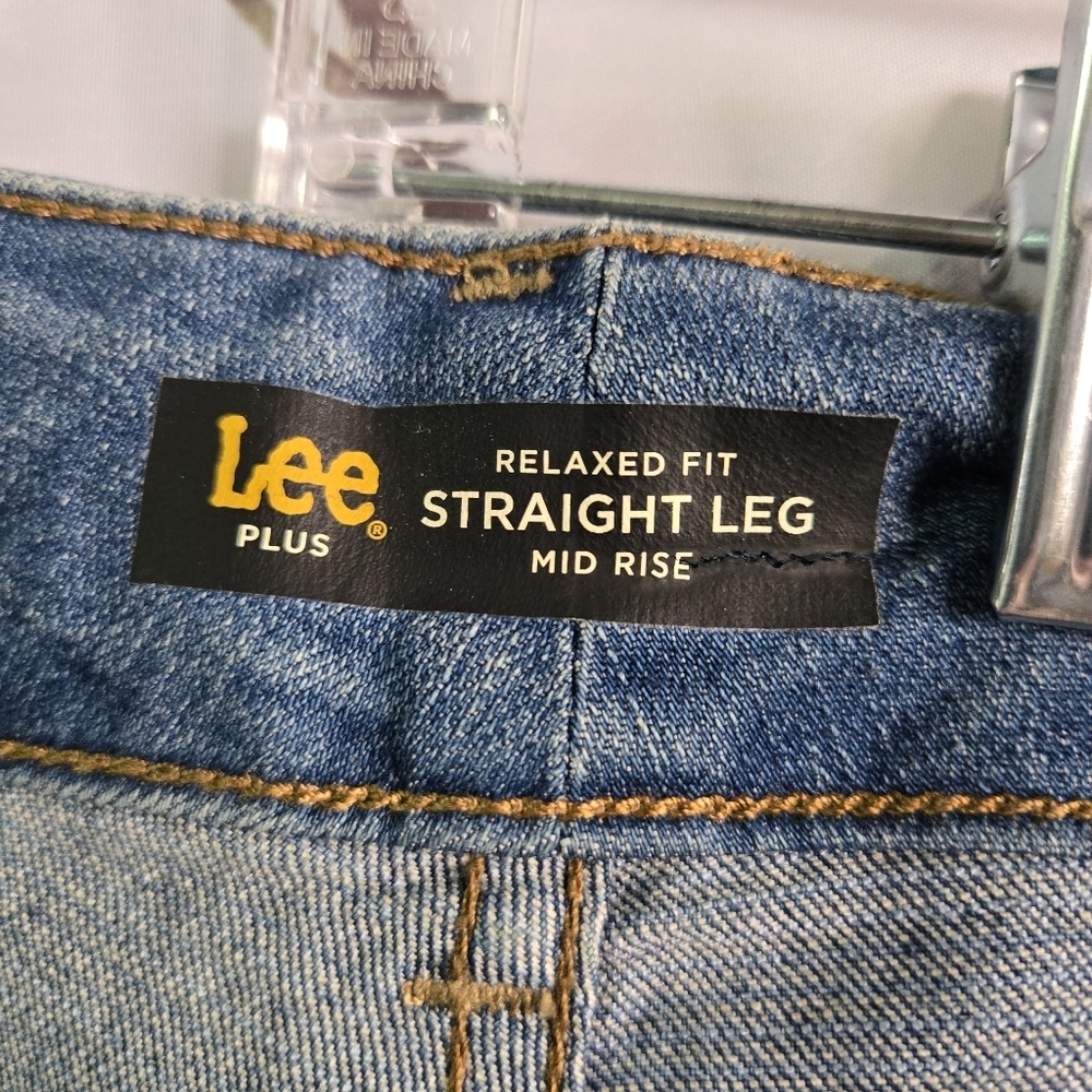LEE | Petite Plus Relaxed Fit Straight Leg Mid Rise Jeans in Meridian sz 26W - Picture 6 of 13